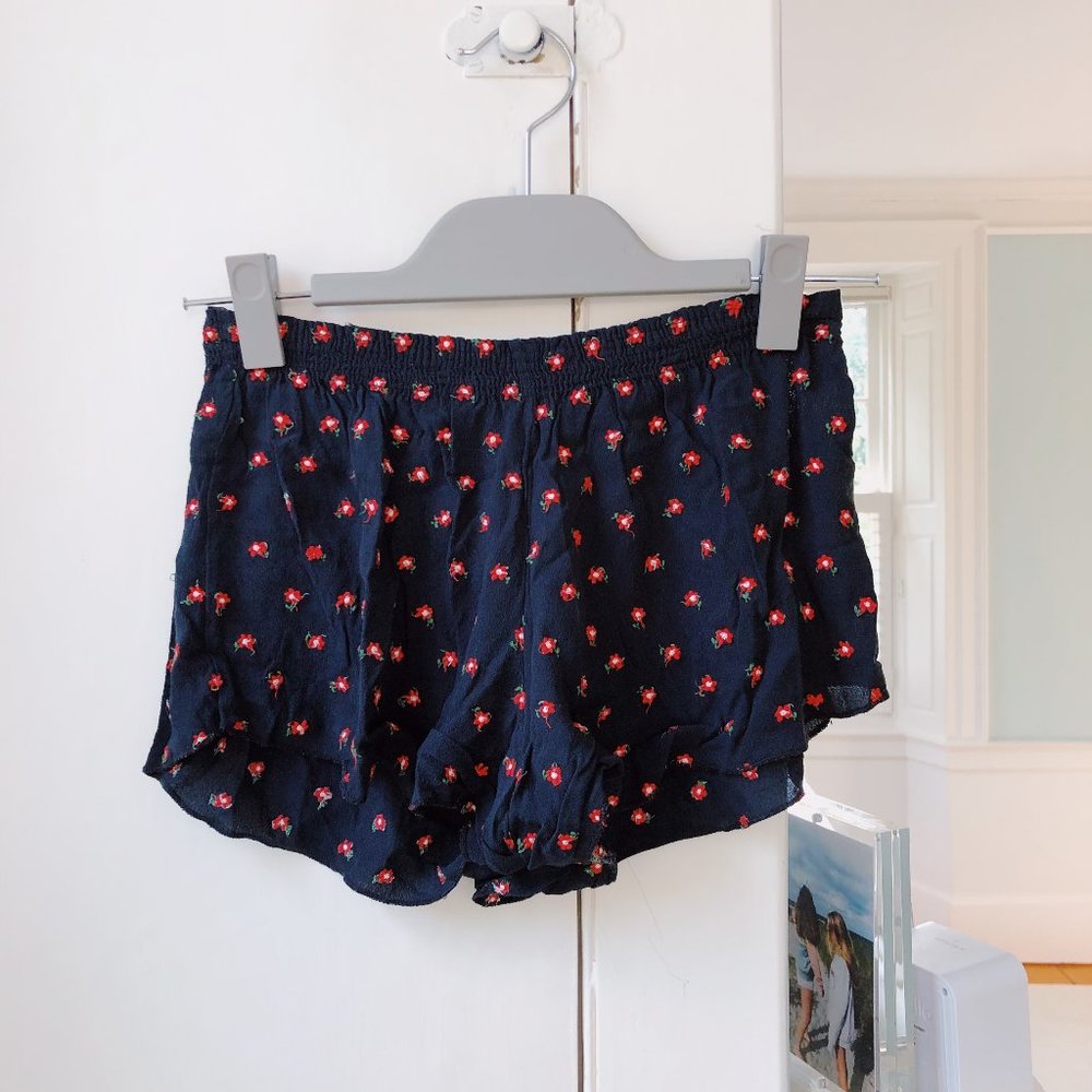 brandy melville: flowy floral shorts